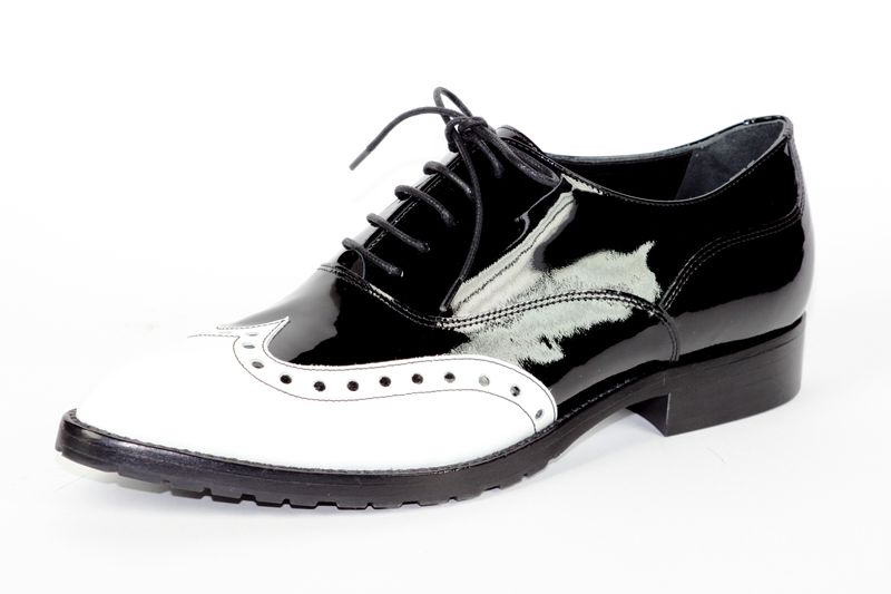 scarpe bianche e nere anni 50